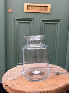 Clear glass flower vase